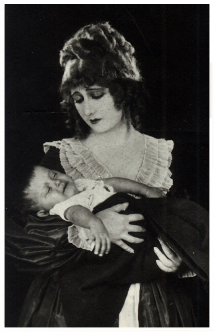 Pauline Polaire  Carte postale Ed. A. Traldi (1926) (d&eacute;tail)