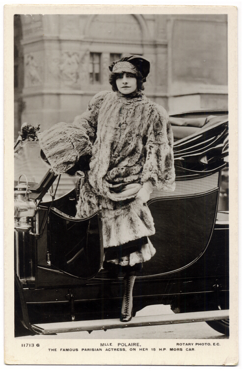 Polaire sur sa voiture Mors 15 chevaux  1910